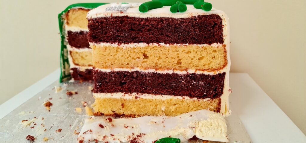 Cake topped with fruits