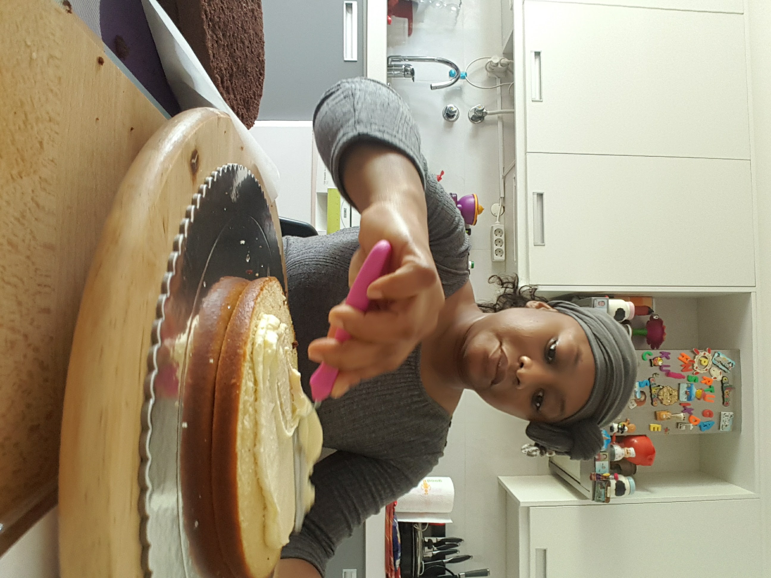 Oby decorating a cake