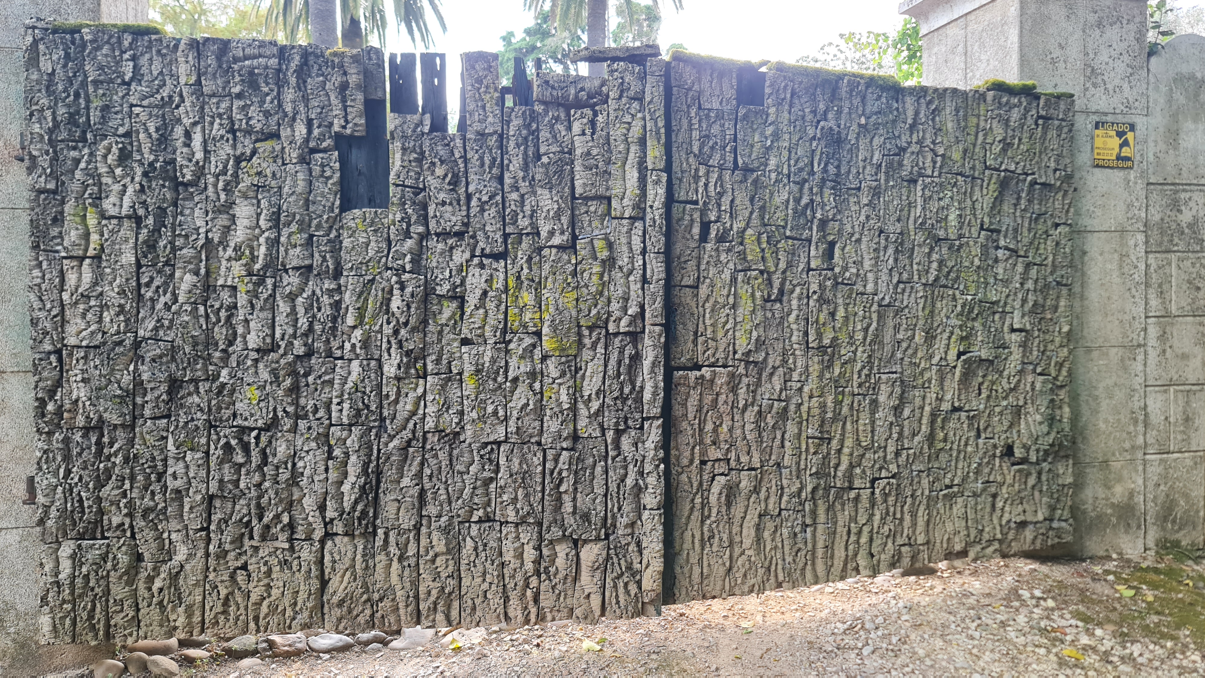 Gate made of cork